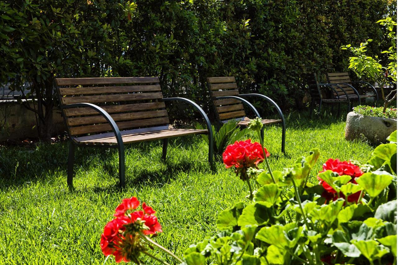 Hotel Il Giardino Di Flora - Piscina & Jacuzzi Lecce Zewnętrze zdjęcie