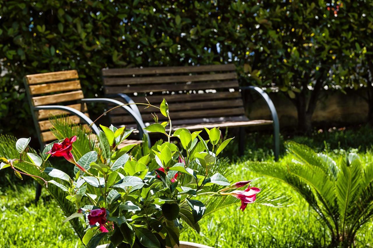 Hotel Il Giardino Di Flora - Piscina & Jacuzzi Lecce Zewnętrze zdjęcie