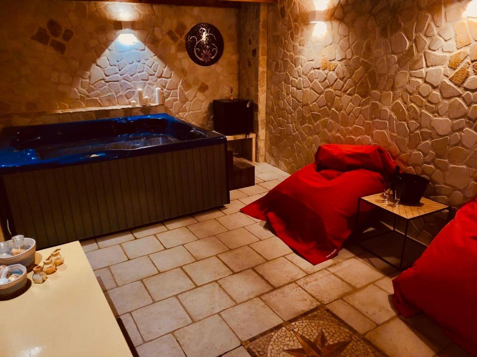 Hotel Il Giardino Di Flora - Piscina & Jacuzzi Lecce Zewnętrze zdjęcie