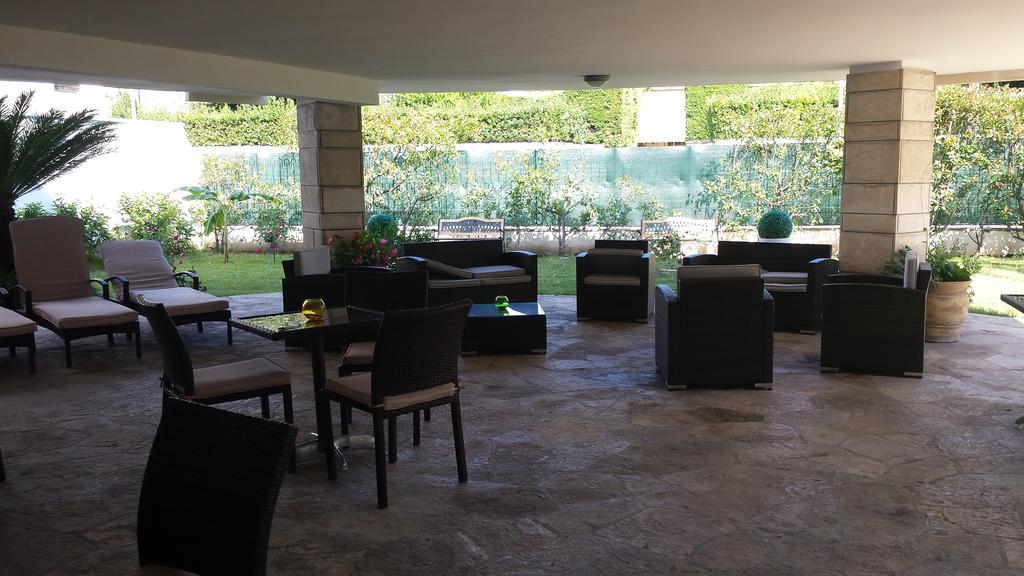 Hotel Il Giardino Di Flora - Piscina & Jacuzzi Lecce Zewnętrze zdjęcie